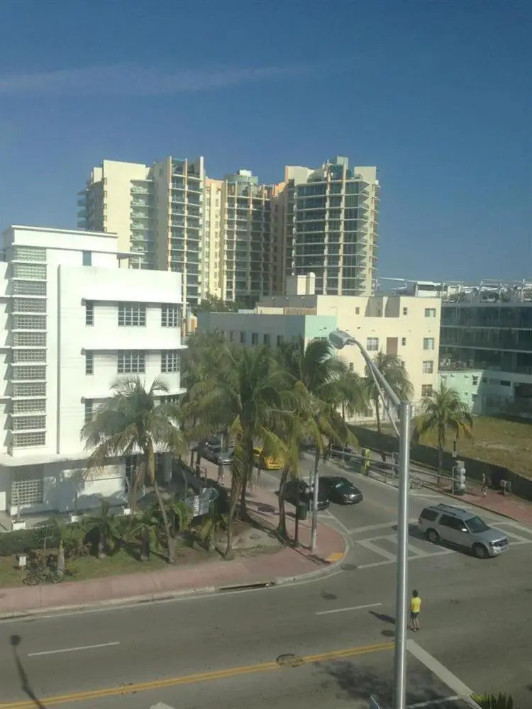 Collins Avenue Hostel 6