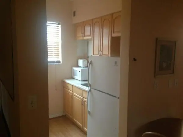 Collins Avenue Hostel 10