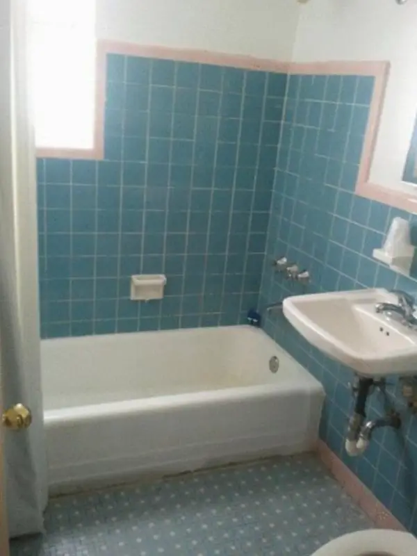 Collins Avenue Hostel 4