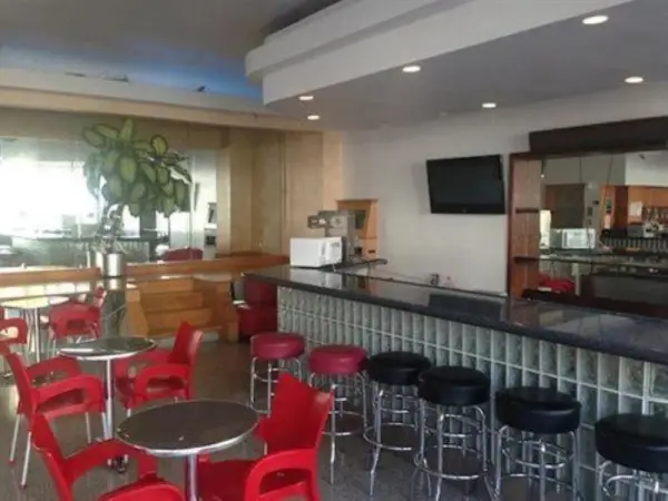 Collins Avenue Hostel 8